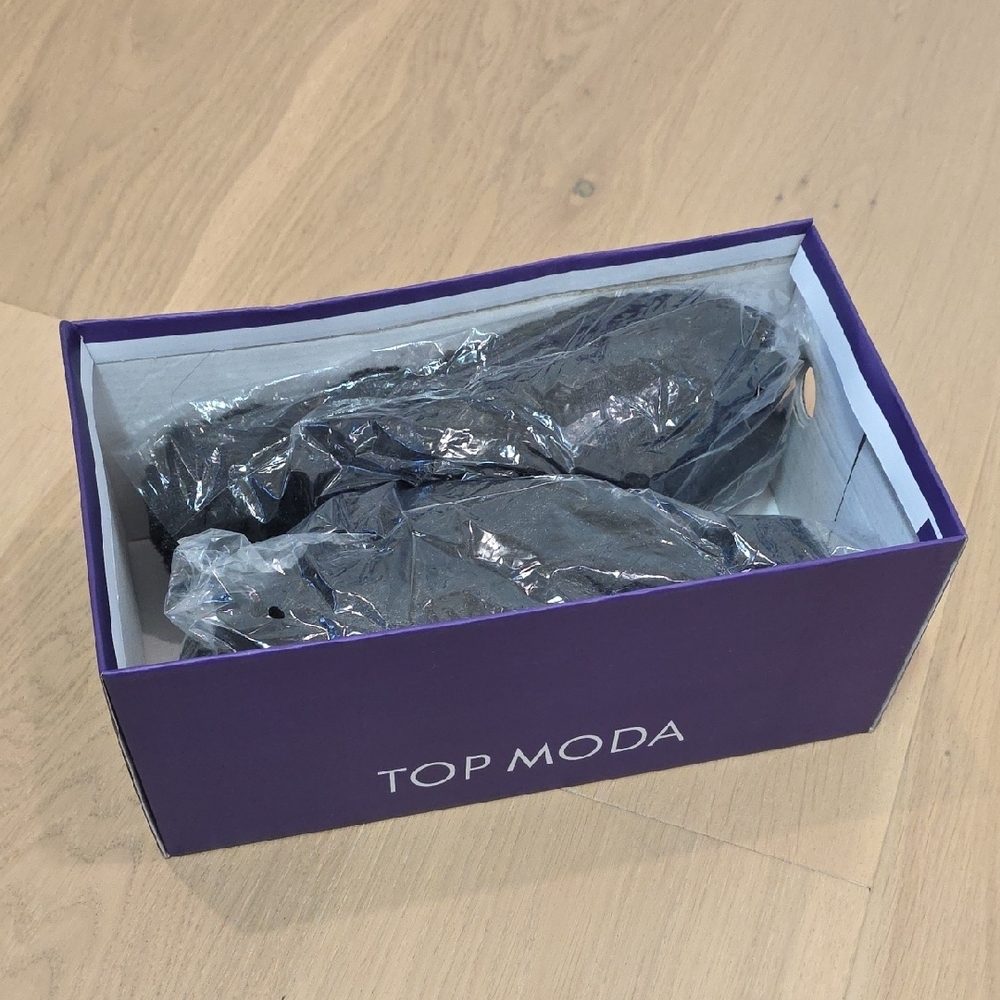 TOP Moda Plush Black Slippers - Picture 7 of 12